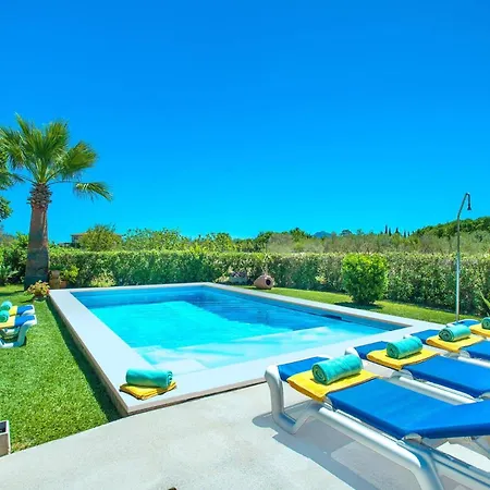 Villa Geranios By